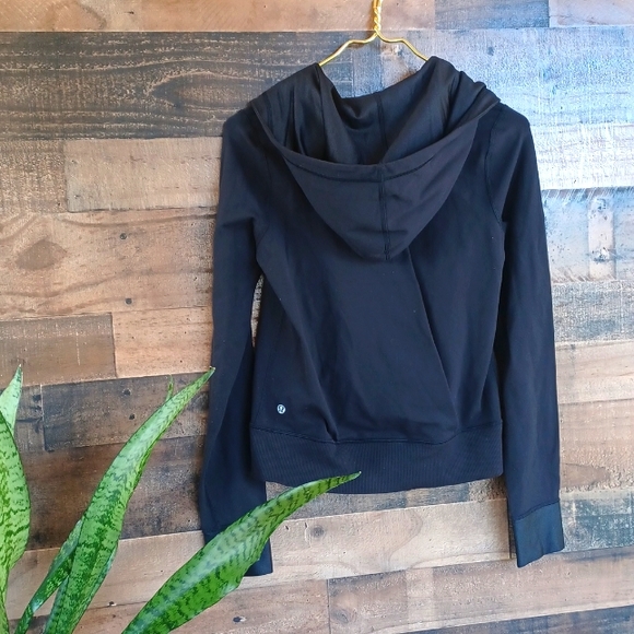 lululemon athletica Jackets & Blazers - Lululemon Women's Black Full Zipper Jacket size 4